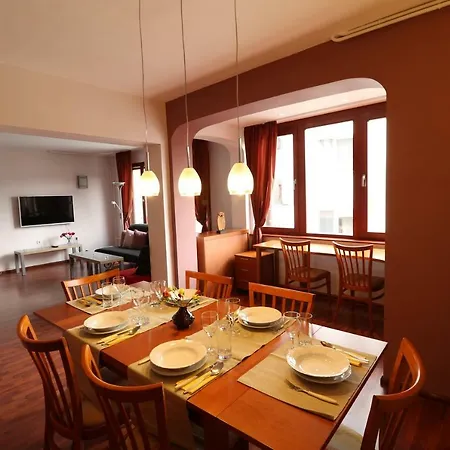 Apartment The Burgundy Big Family And Friends *